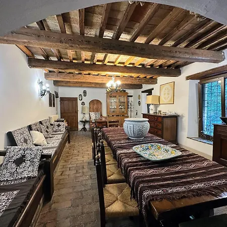Peaceful Country Retreat Near Сasa de vacaciones