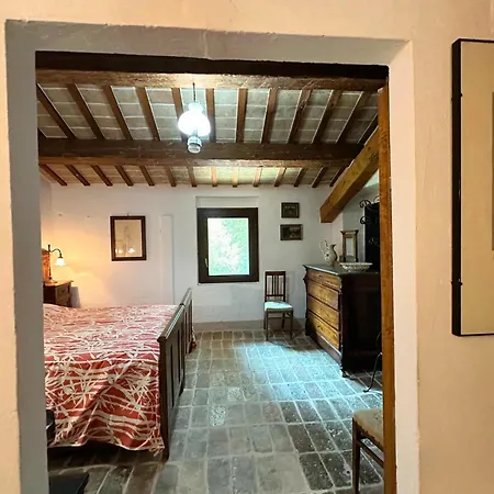 Peaceful Country Retreat Near Сasa de vacaciones Pésaro